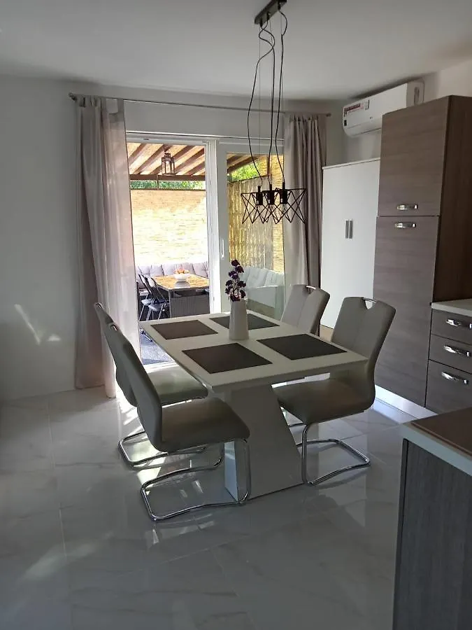 Veli IžHouse Relicアパートメント